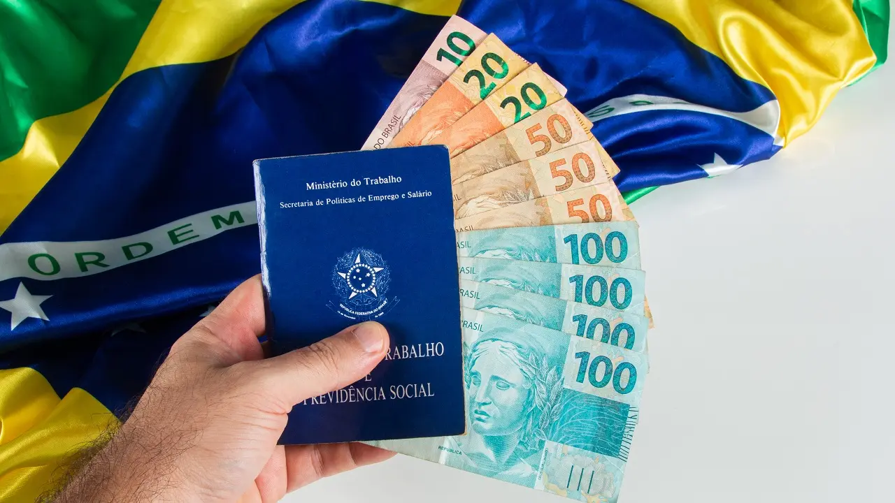 10 profissões com os melhores salários do serviço publico no Brasil