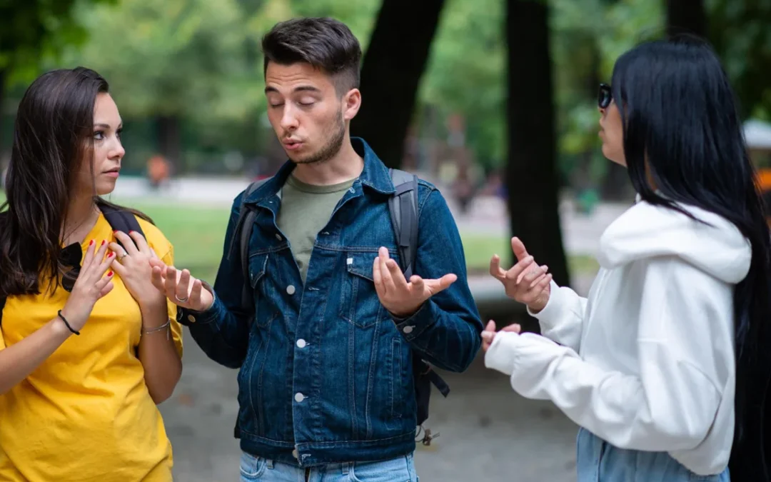 4 sinais da linguagem corporal que passam uma impressão ruim