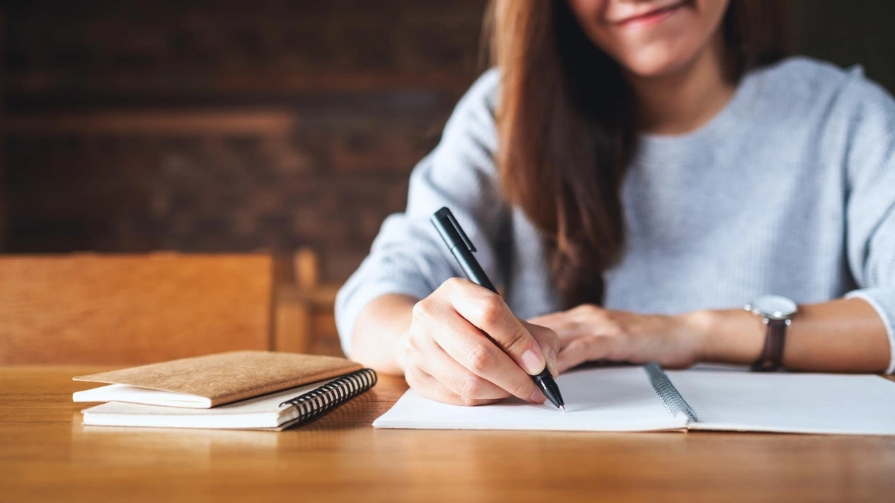 Por que escrever à mão é melhor para o cérebro do que digitar?