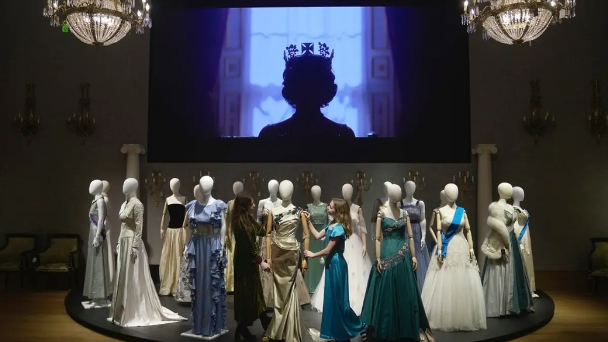 The Crown: O vestido de vingança da Diana e outros trajes em leilão