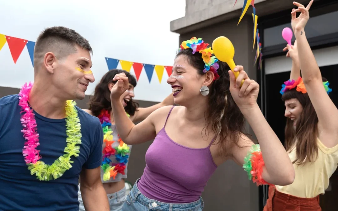 Os signos que darão match no Carnaval, segundo a astrologia