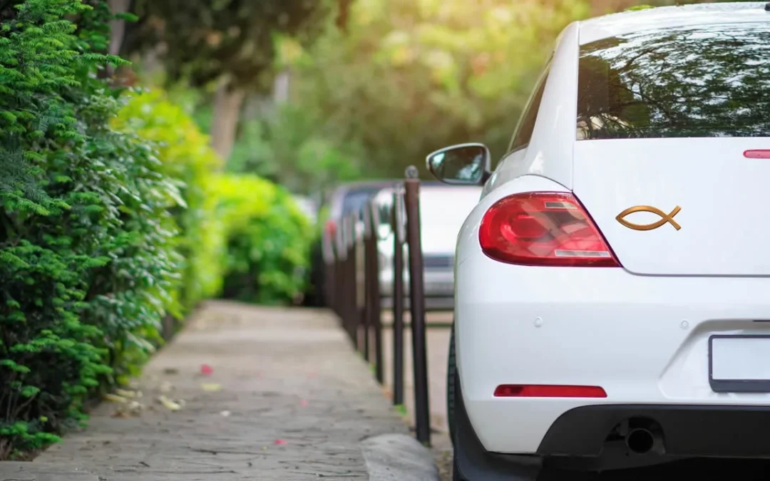 Por que alguns carros têm o símbolo de peixe? Veja o significado